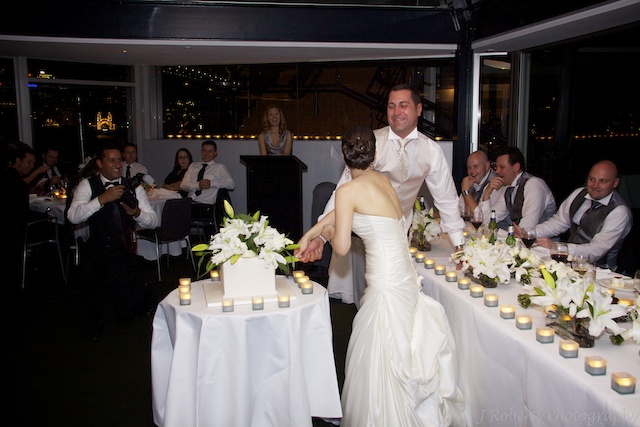 Couple cutting cake - wedding Photography